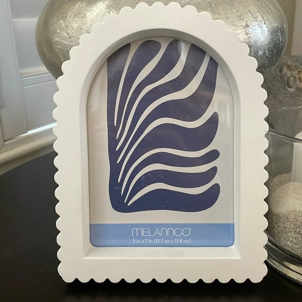 NWT Melannco white Eavy Arch 5”X 7” desk frame